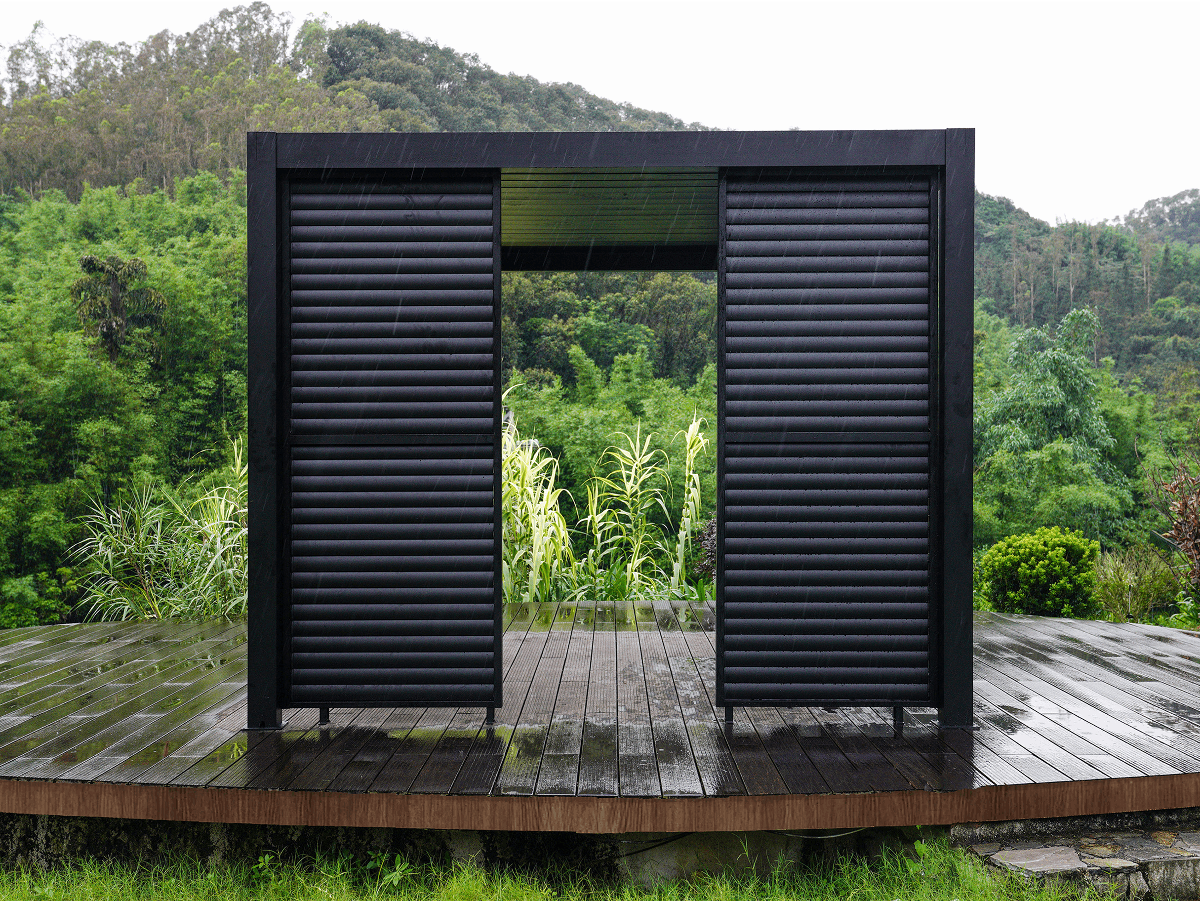 Black Aluminum Slat Wall for Louvre 5 Pergola, a weather-resistant and durable outdoor privacy solution..